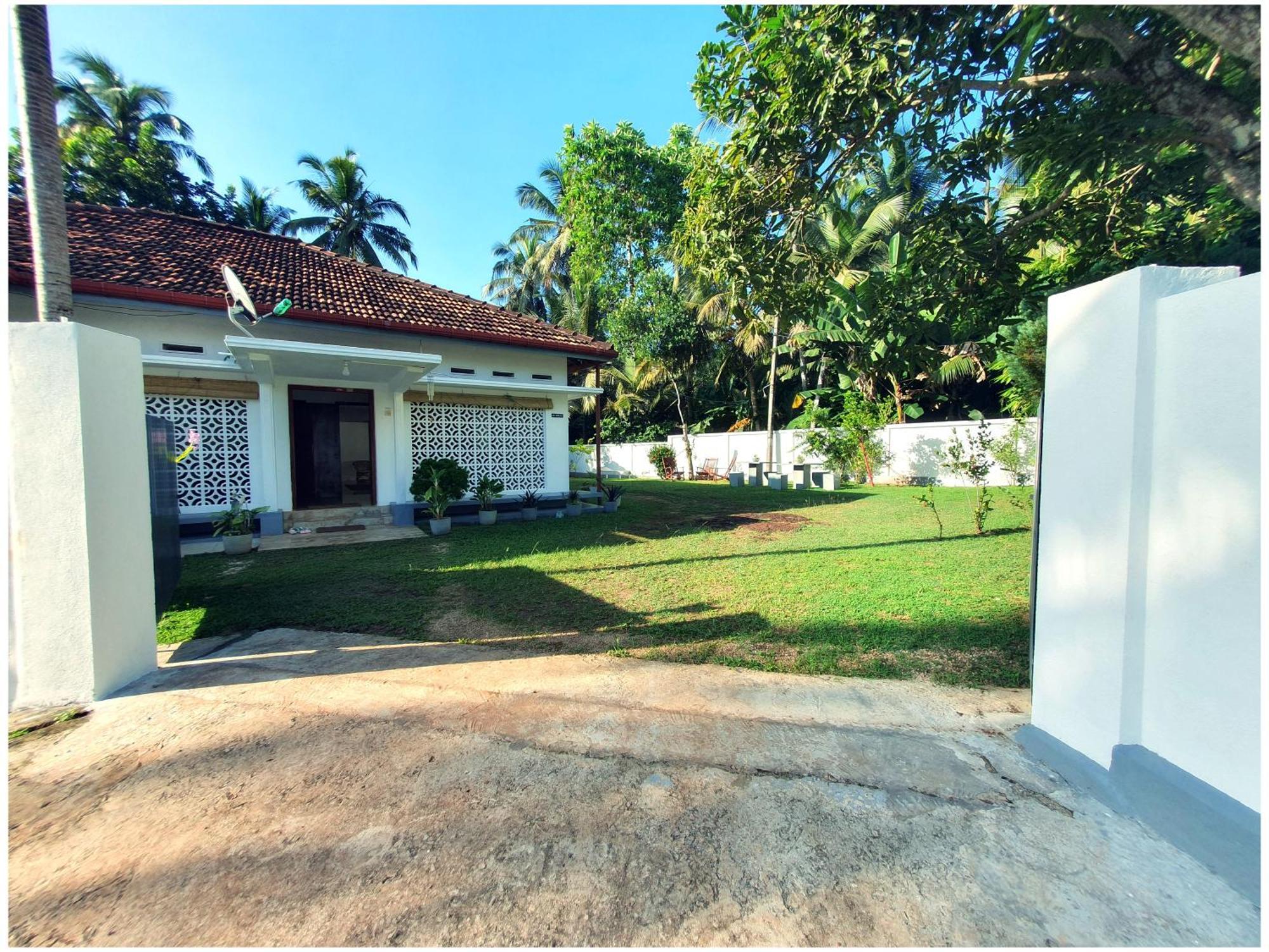 Sri Nimali Guesthouse Хиккадува Экстерьер фото