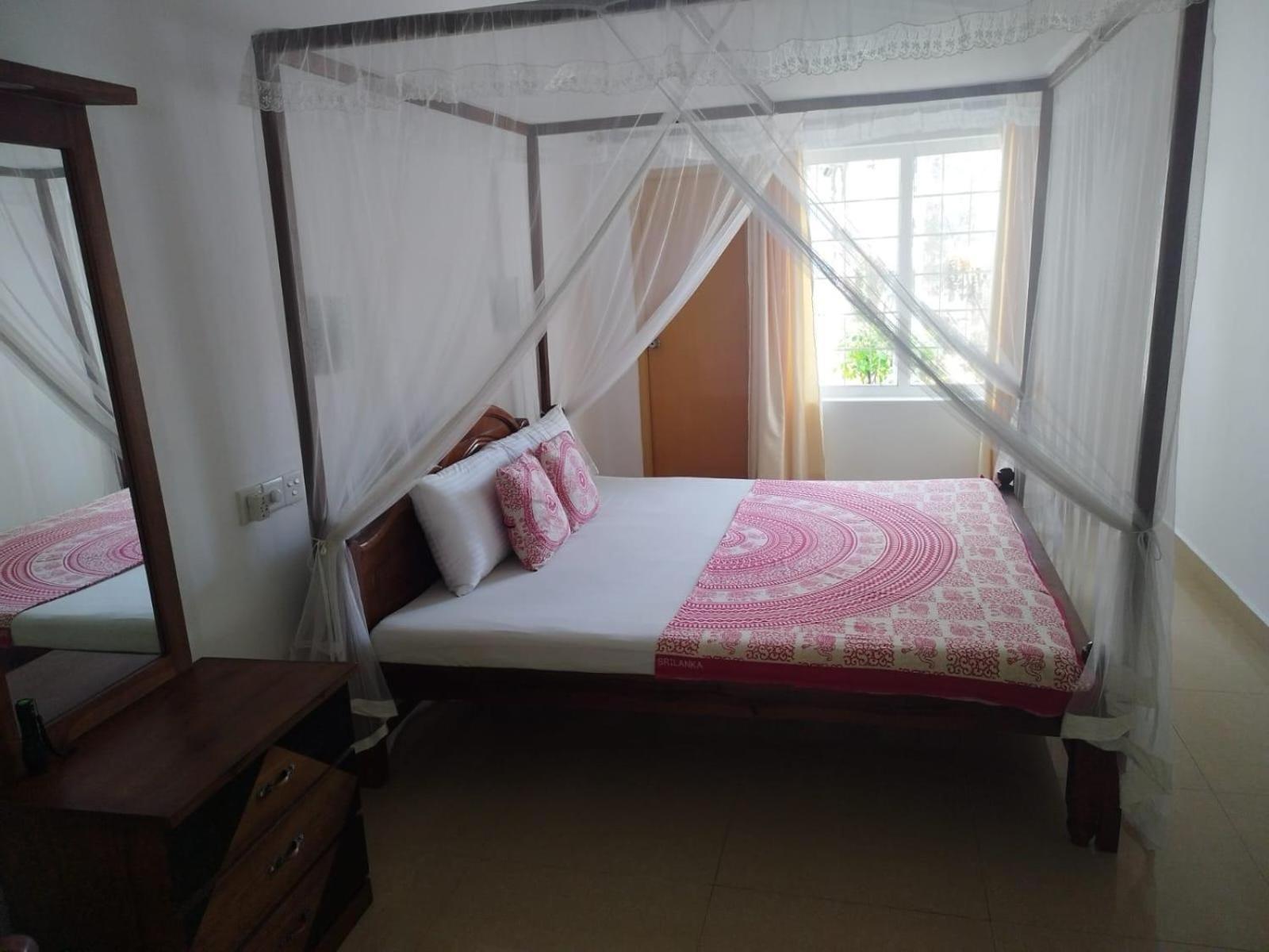 Sri Nimali Guesthouse Хиккадува Экстерьер фото
